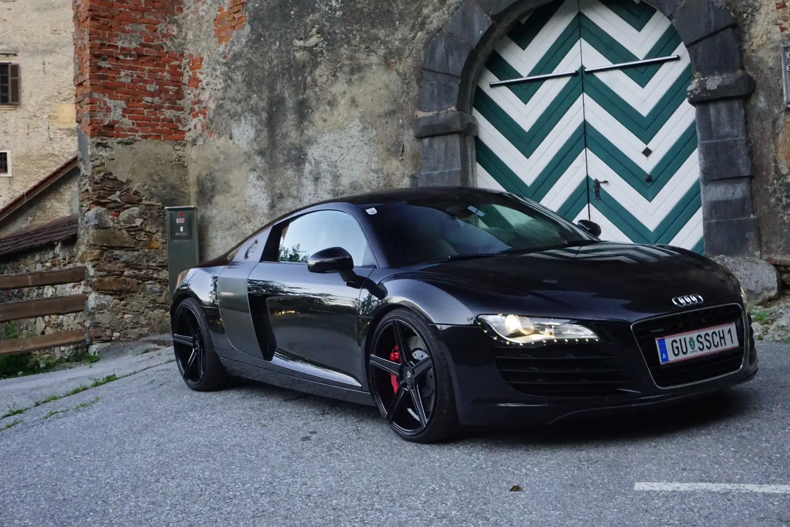 Audi R8 Coupé 4,2 quattro R tronic Schwarz - 1
