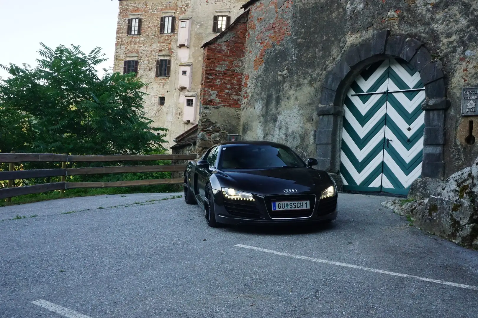 Audi R8 Coupé 4,2 quattro R tronic Schwarz - 2