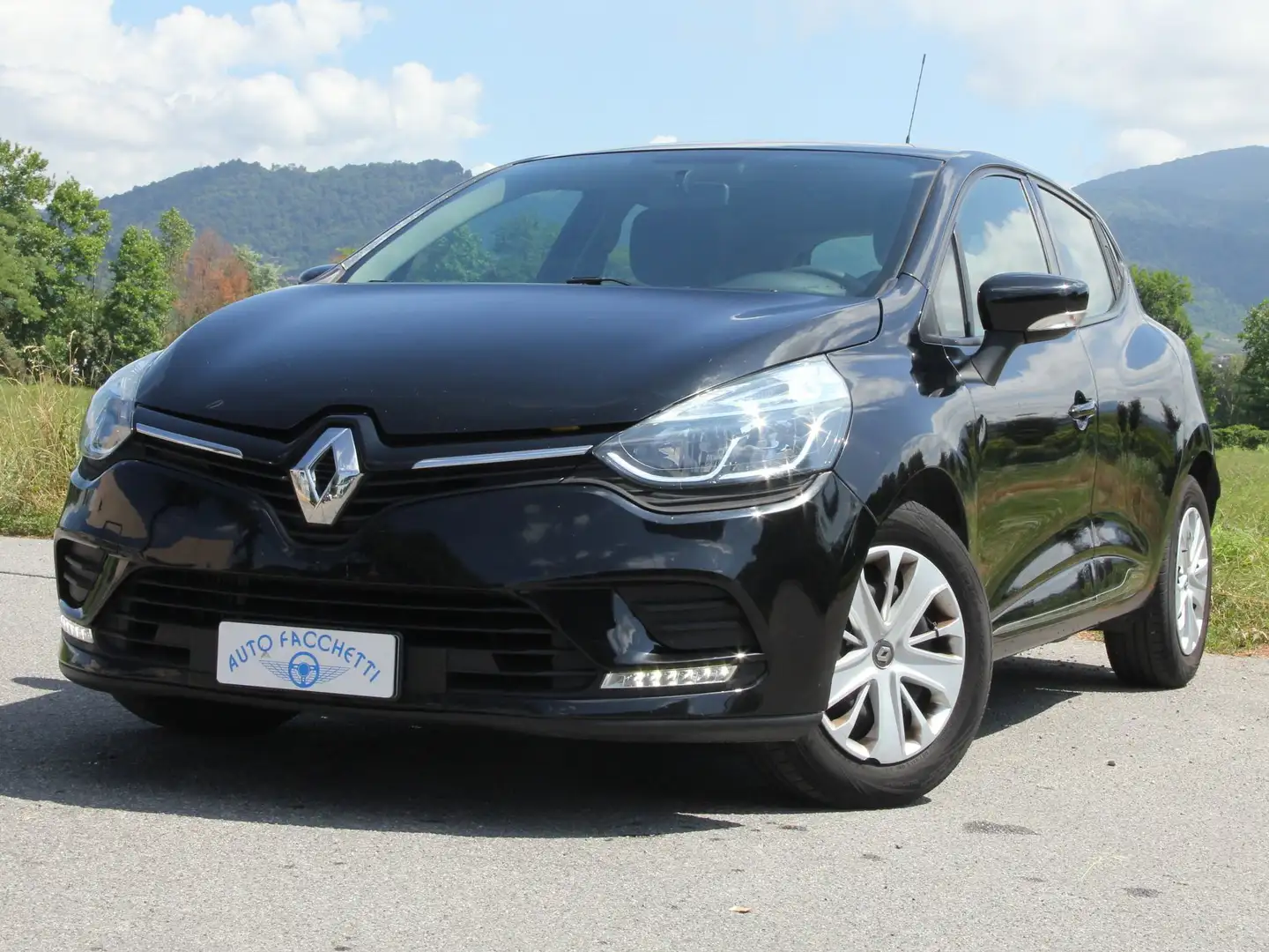 Renault Clio 0.9 tce Moschino Zen Gpl 90cv Noir - 1