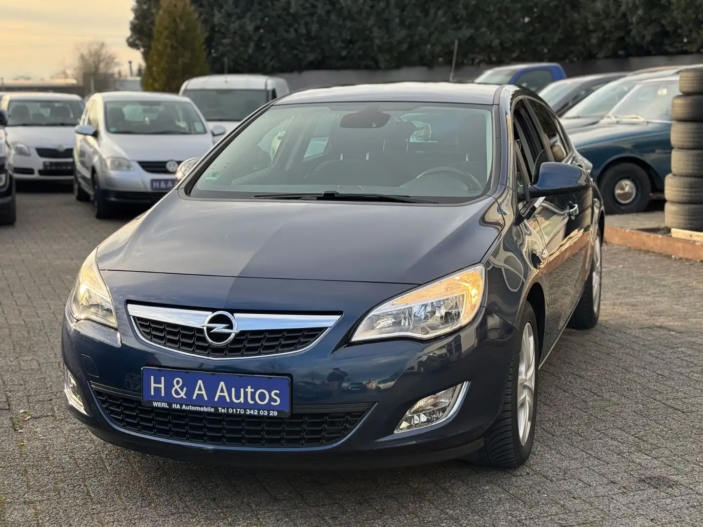 Opel Astra J Lim. 5-trg. Design Edition Blau - 2