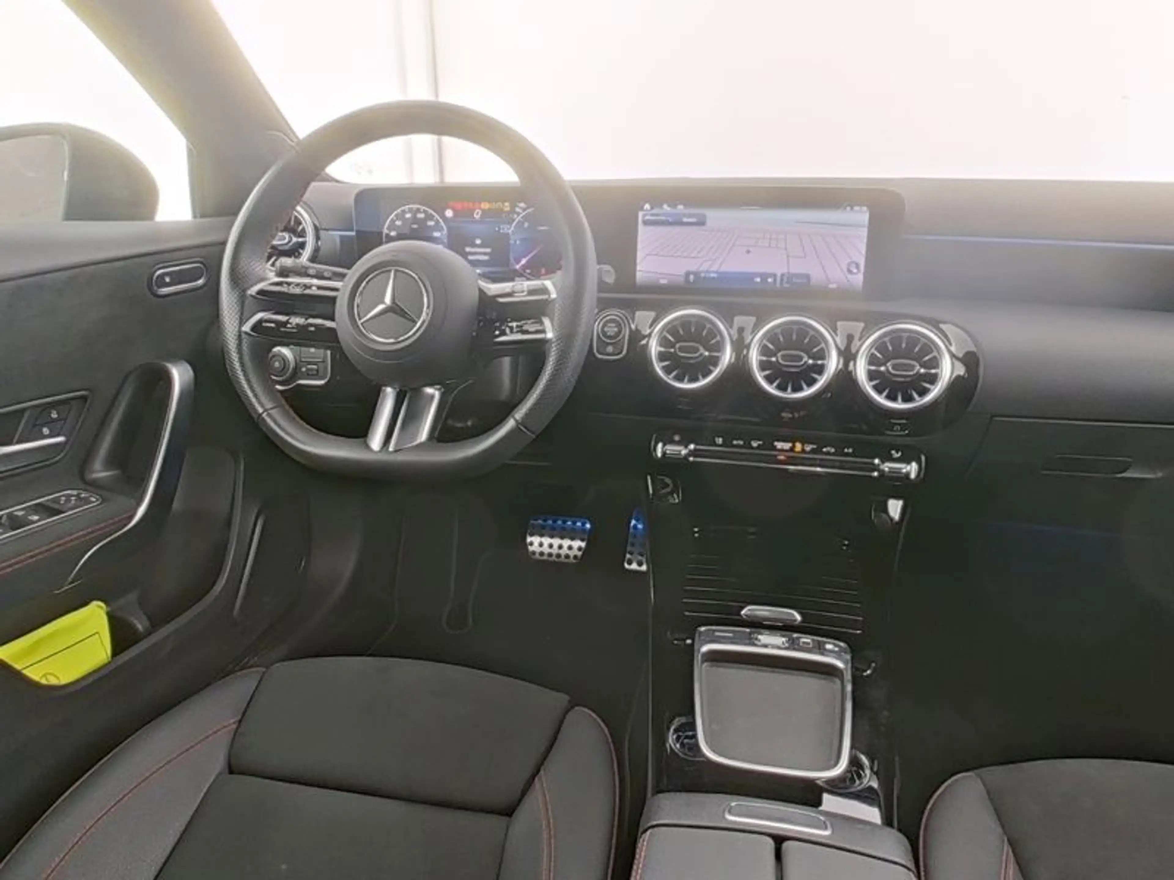 Mercedes-Benz A 200 d AMG-Sport/LED/Cam/Night/Keyl/Ambiente/18 — photo 7