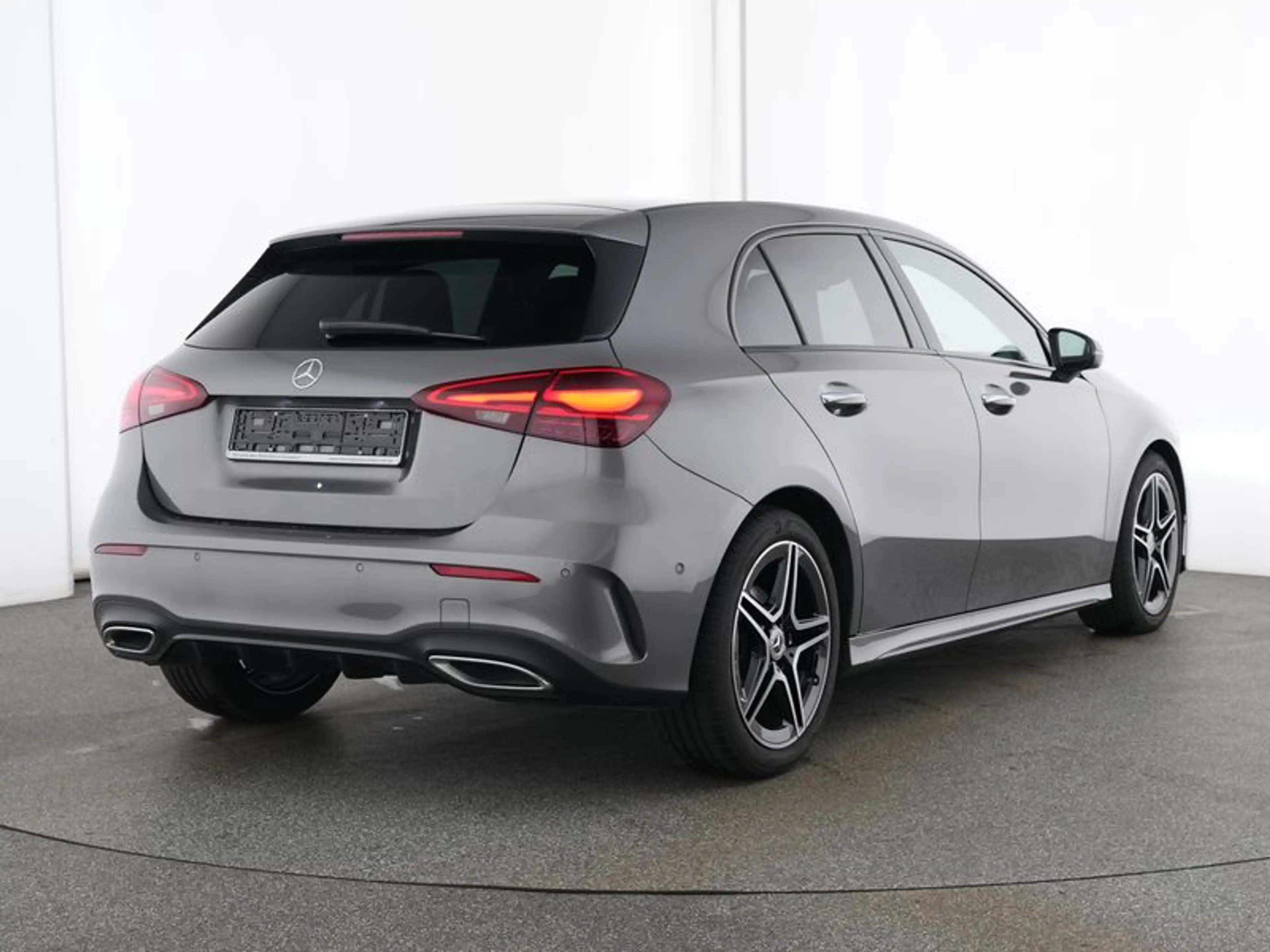 Mercedes-Benz A 200 d AMG-Sport/LED/Cam/Night/Keyl/Ambiente/18 — photo 3