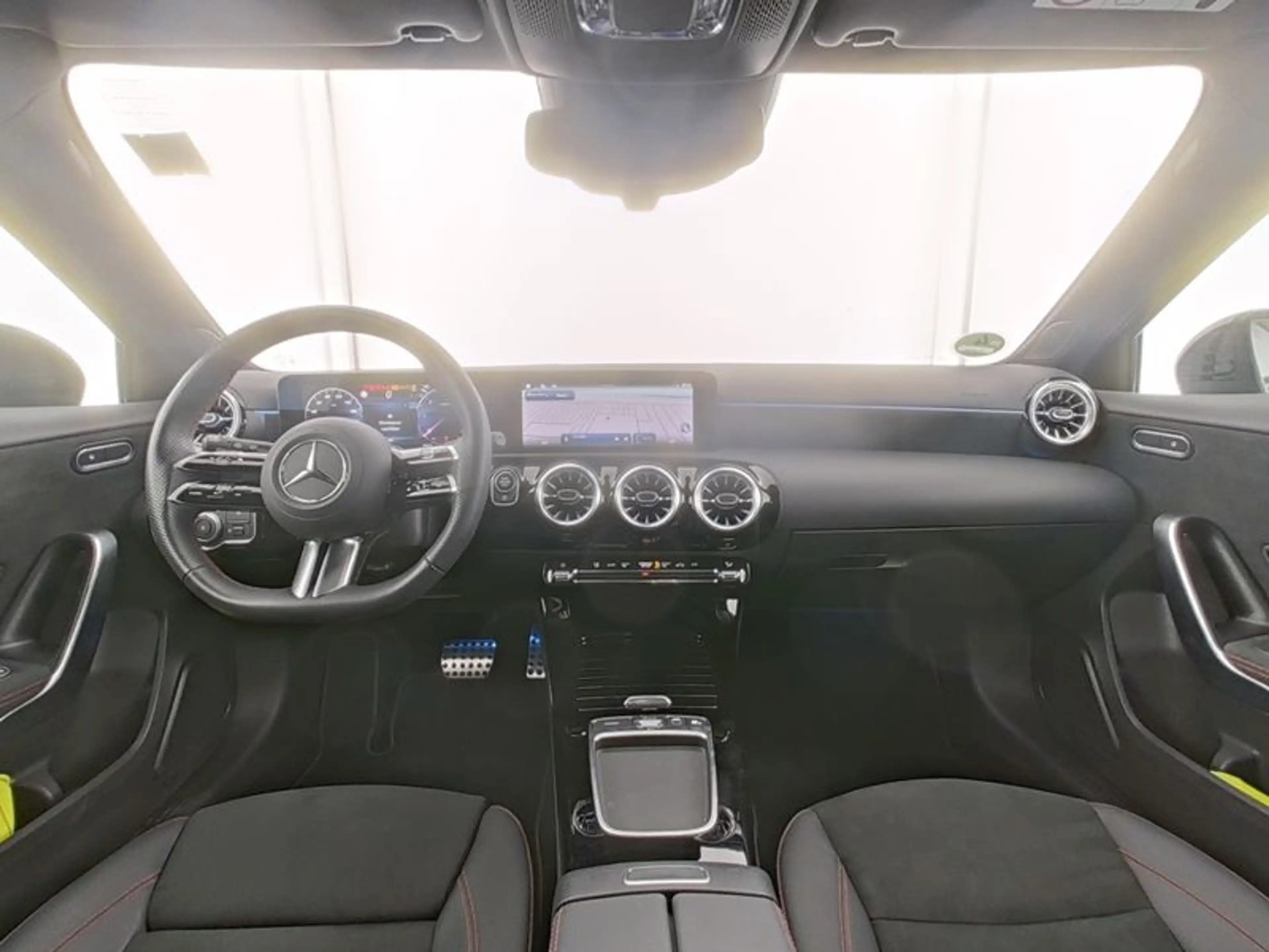 Mercedes-Benz A 200 d AMG-Sport/LED/Cam/Night/Keyl/Ambiente/18 — photo 6