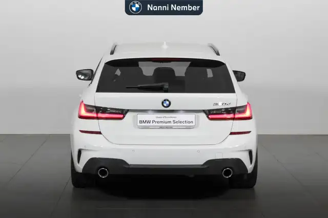 BMW 3 Series view 4