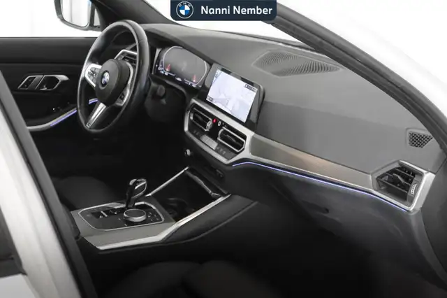 BMW 3 Series view 8