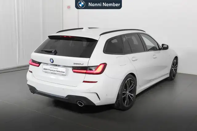 BMW 3 Series view 3