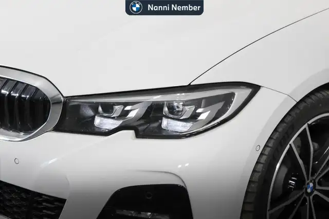 BMW 3 Series view 5