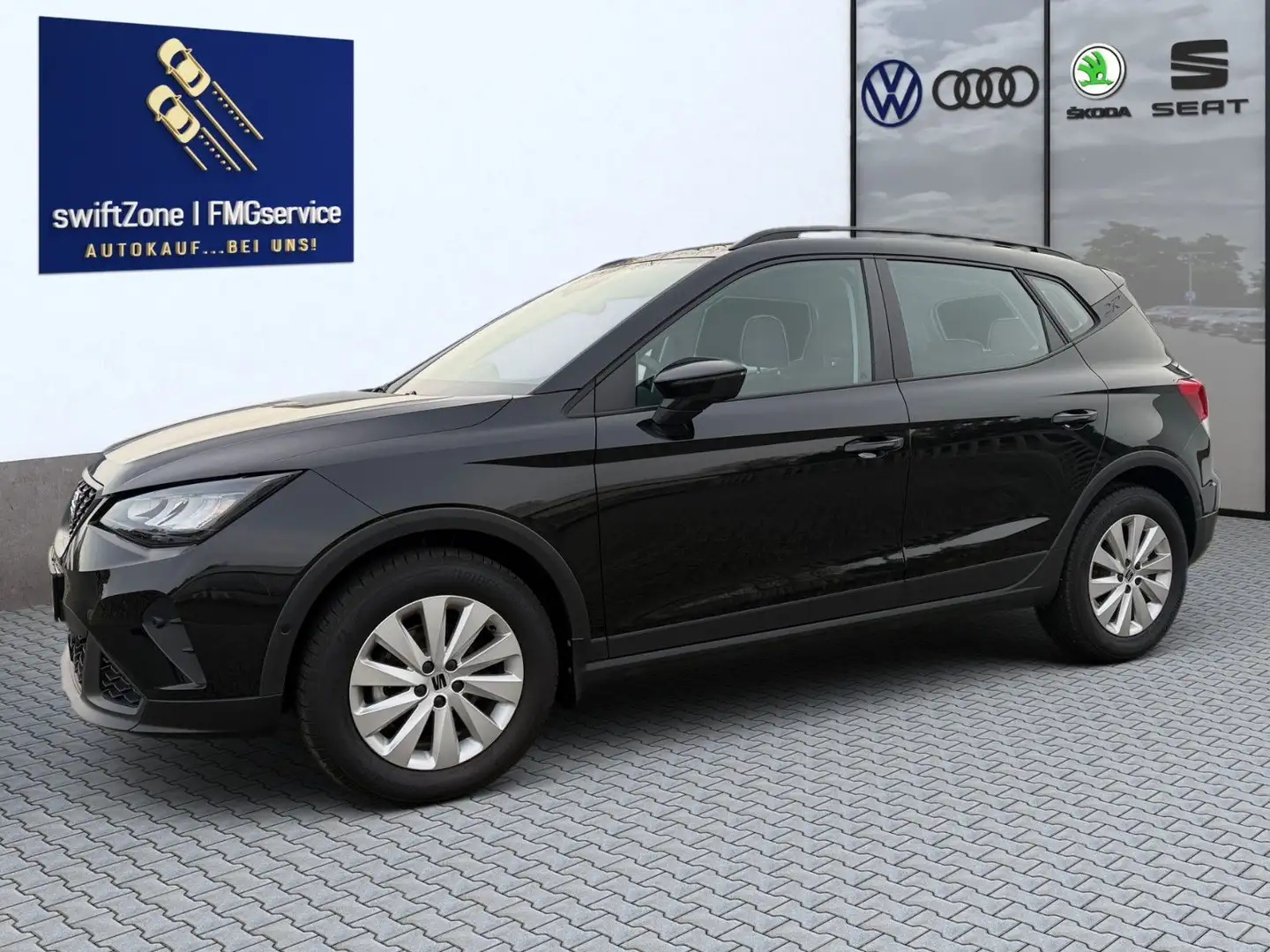SEAT Arona Style*115PS*DSG*FullLink*Kamera*LED*PDC* Schwarz - 1