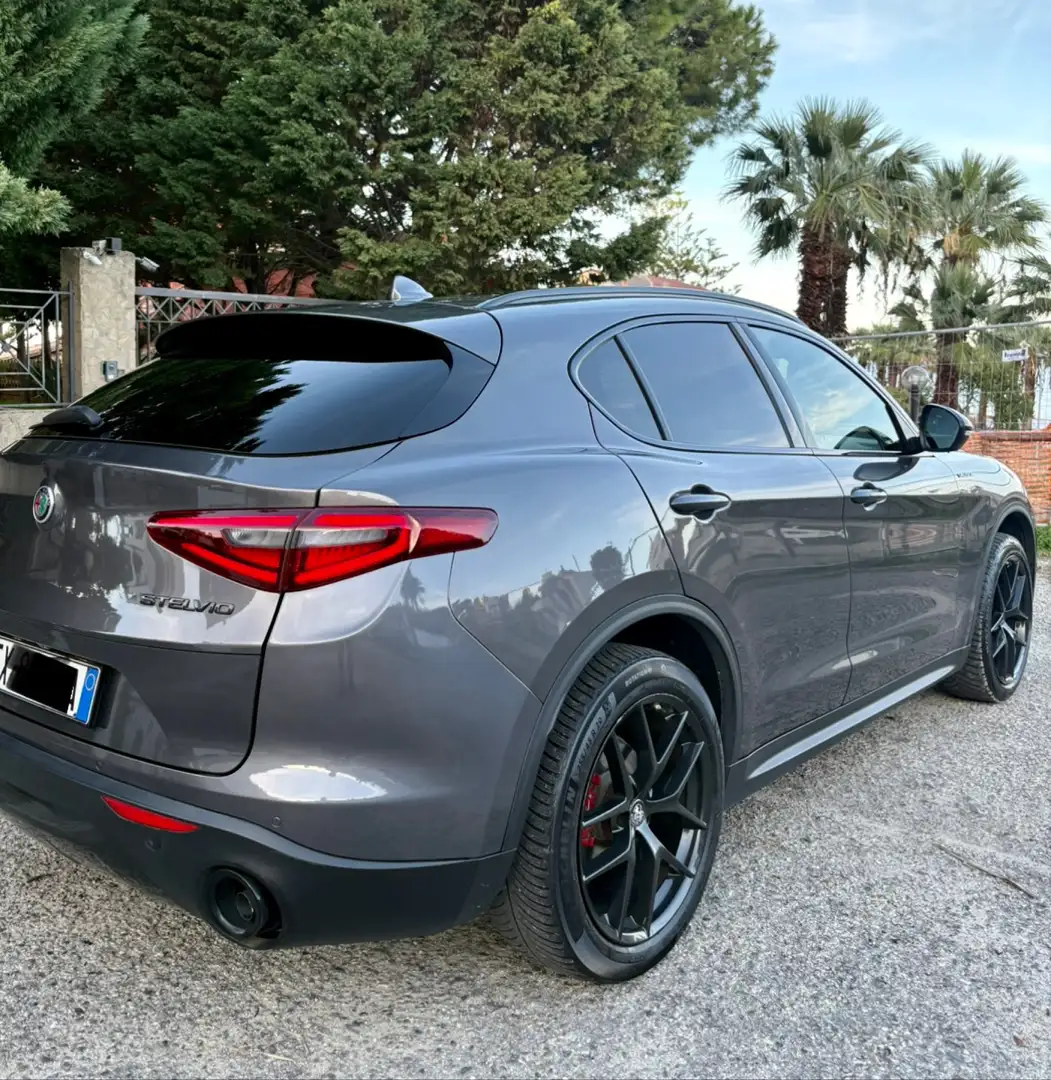 Alfa Romeo Stelvio 2.2 t B-Tech Q4 210cv auto Grigio - 2