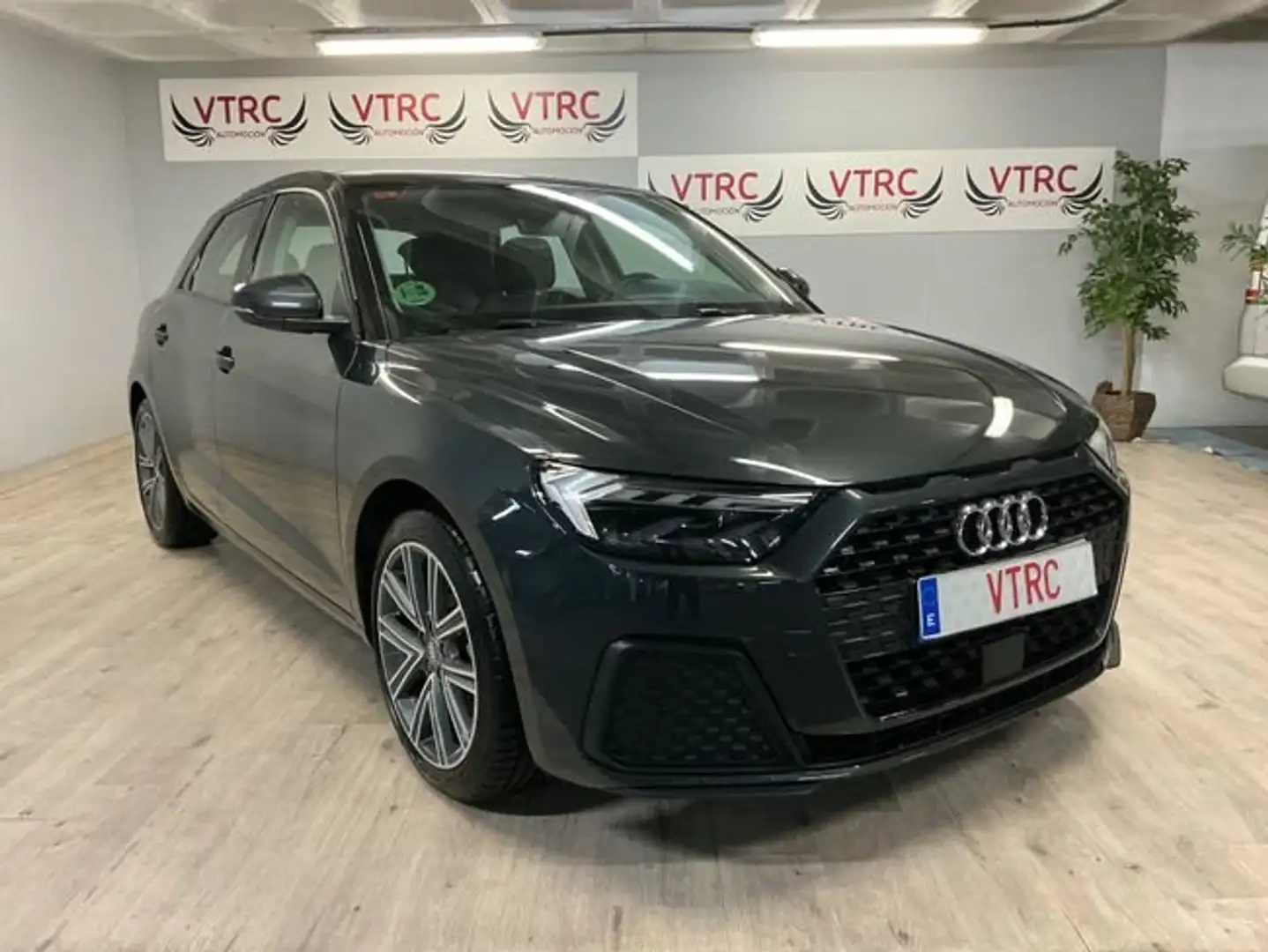 Audi A1 allstreet 30 TFSI Grau - 1