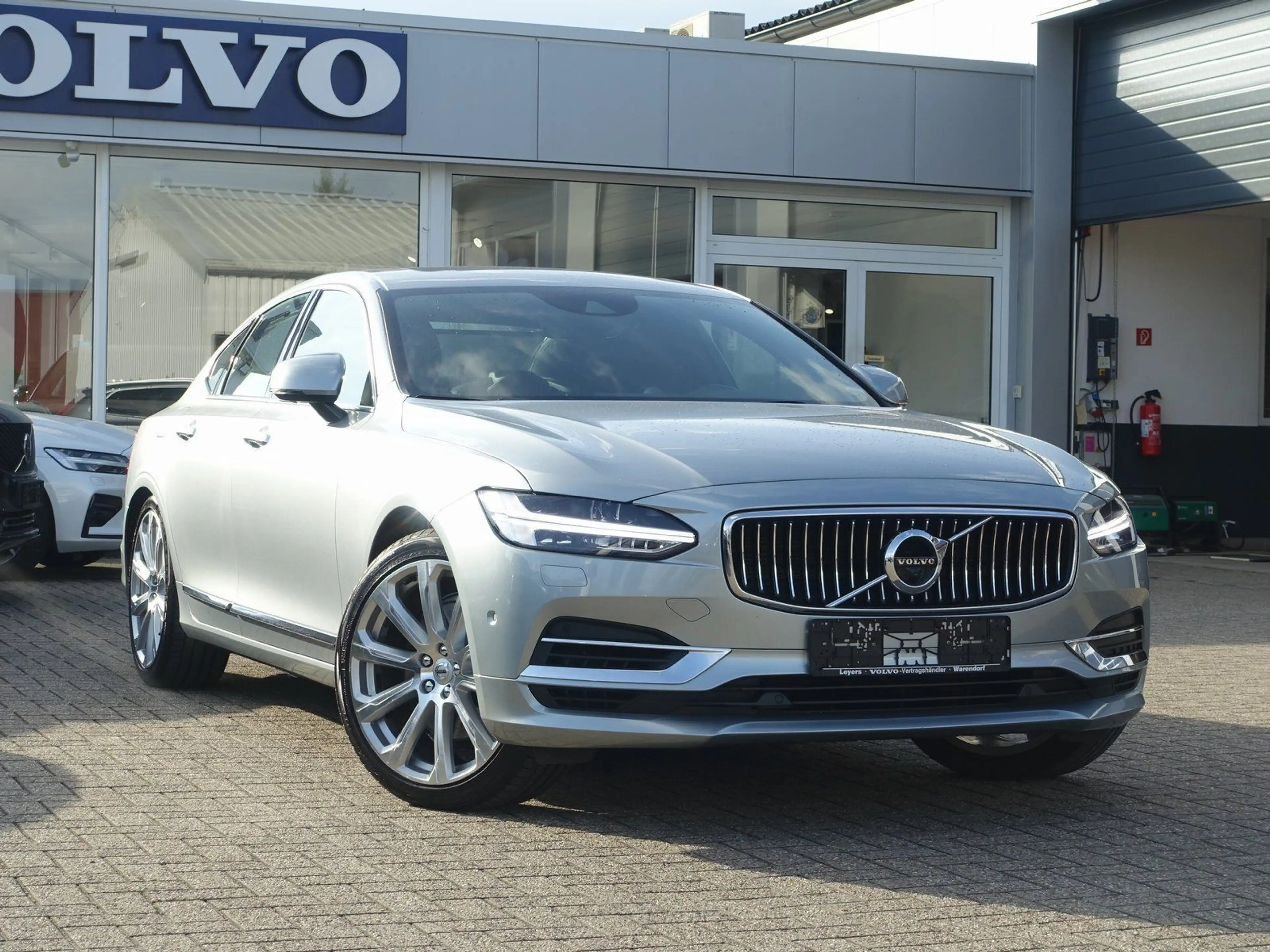 Volvo S90 T8 AWD Inscription B&W/HUD/AHK/360°KAM/MASSA — photo 3