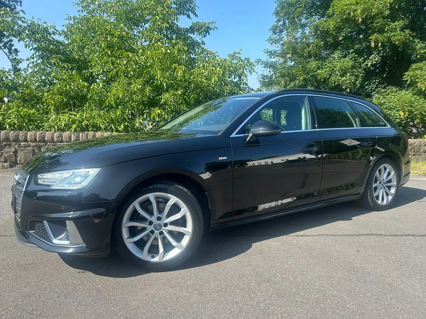 Audi A4 Avant 35 TFSI S-Line Navi/Xenon/1.Hand Zwart - 1