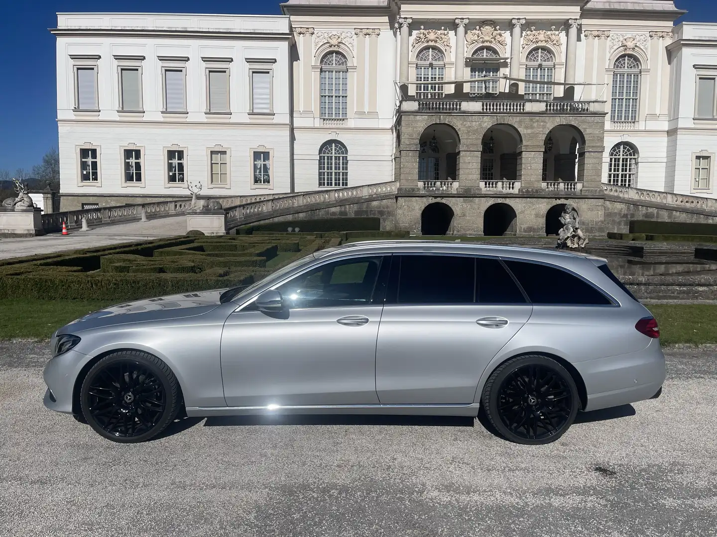 Mercedes-Benz E 200 d T Avantgarde Aut. Silber - 1