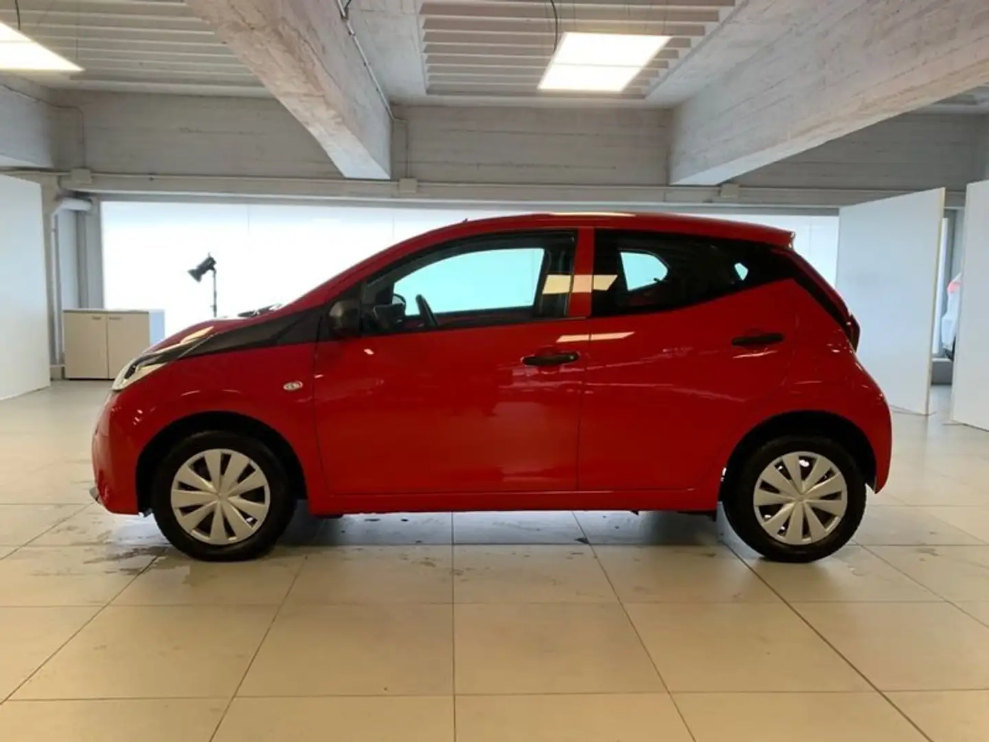 Toyota Aygo Connect 1.0 VVT-i x-cool Rood - 2