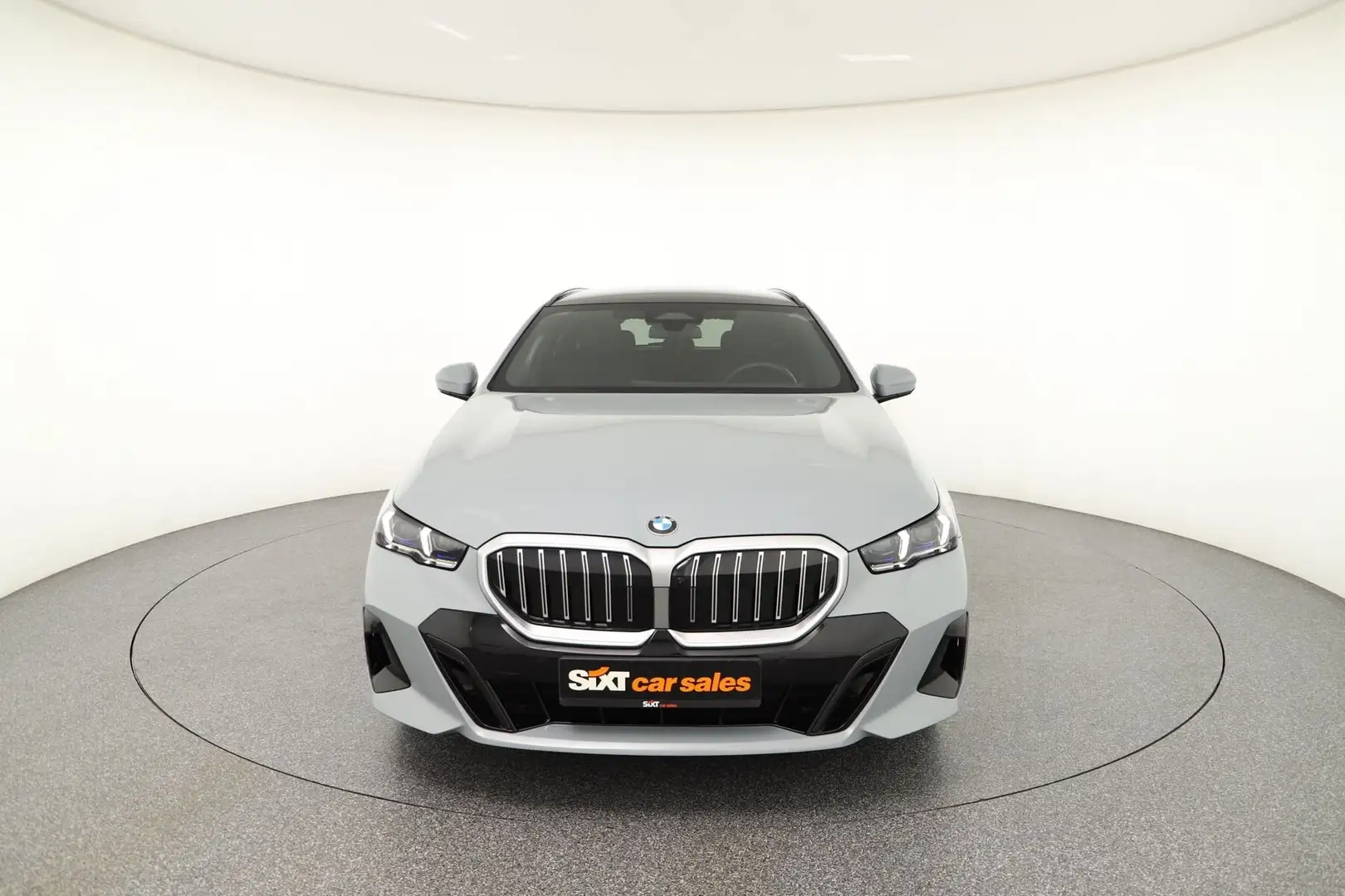 BMW 520 i M Sport Lüft|Pano|HUD|PAs+360°|h&k|4xSH|AHK Grau - 2