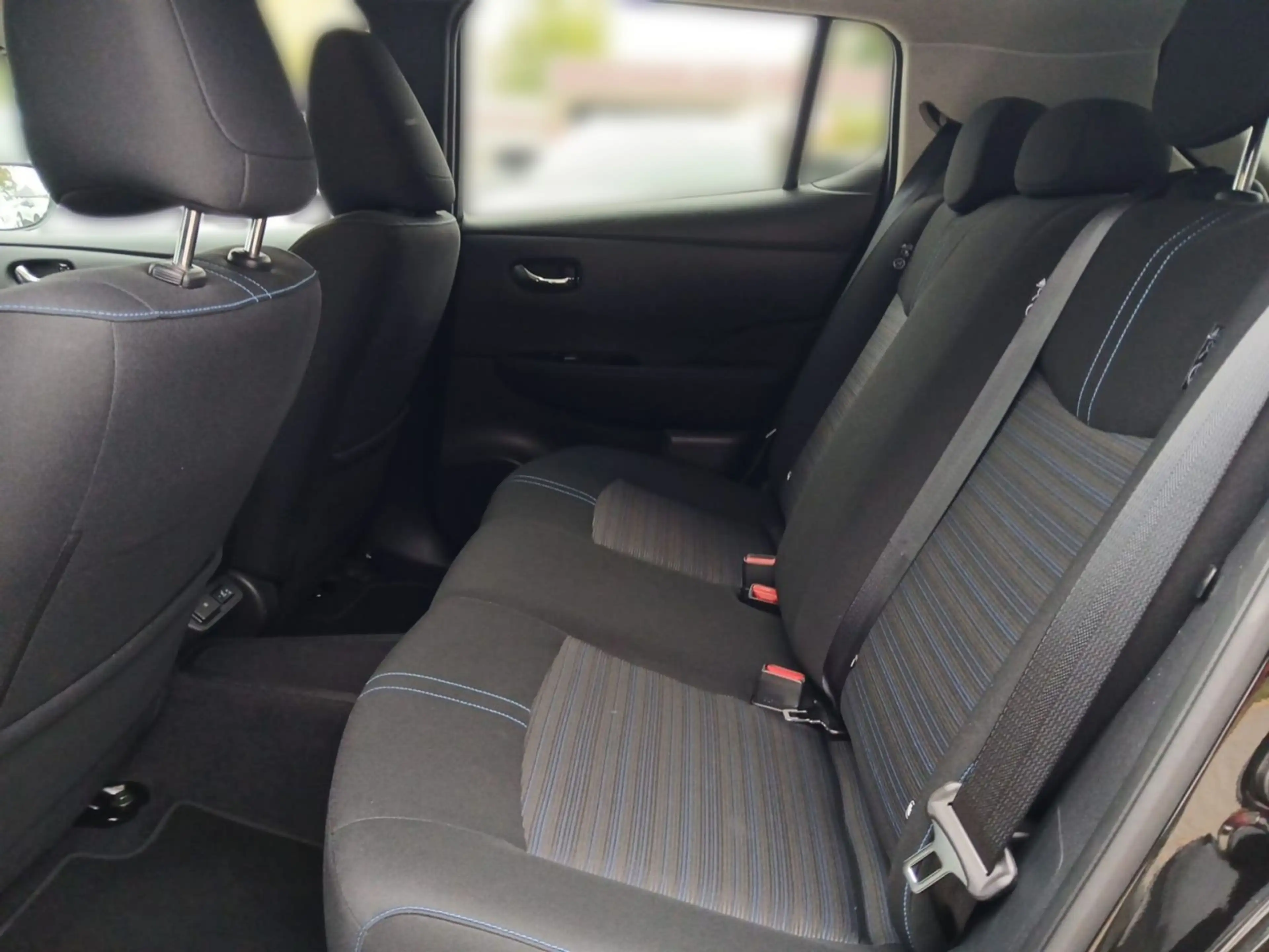 Nissan Leaf (ZE1) N-Connecta CarPlay*Navi*Totwinkel*LED — photo 11