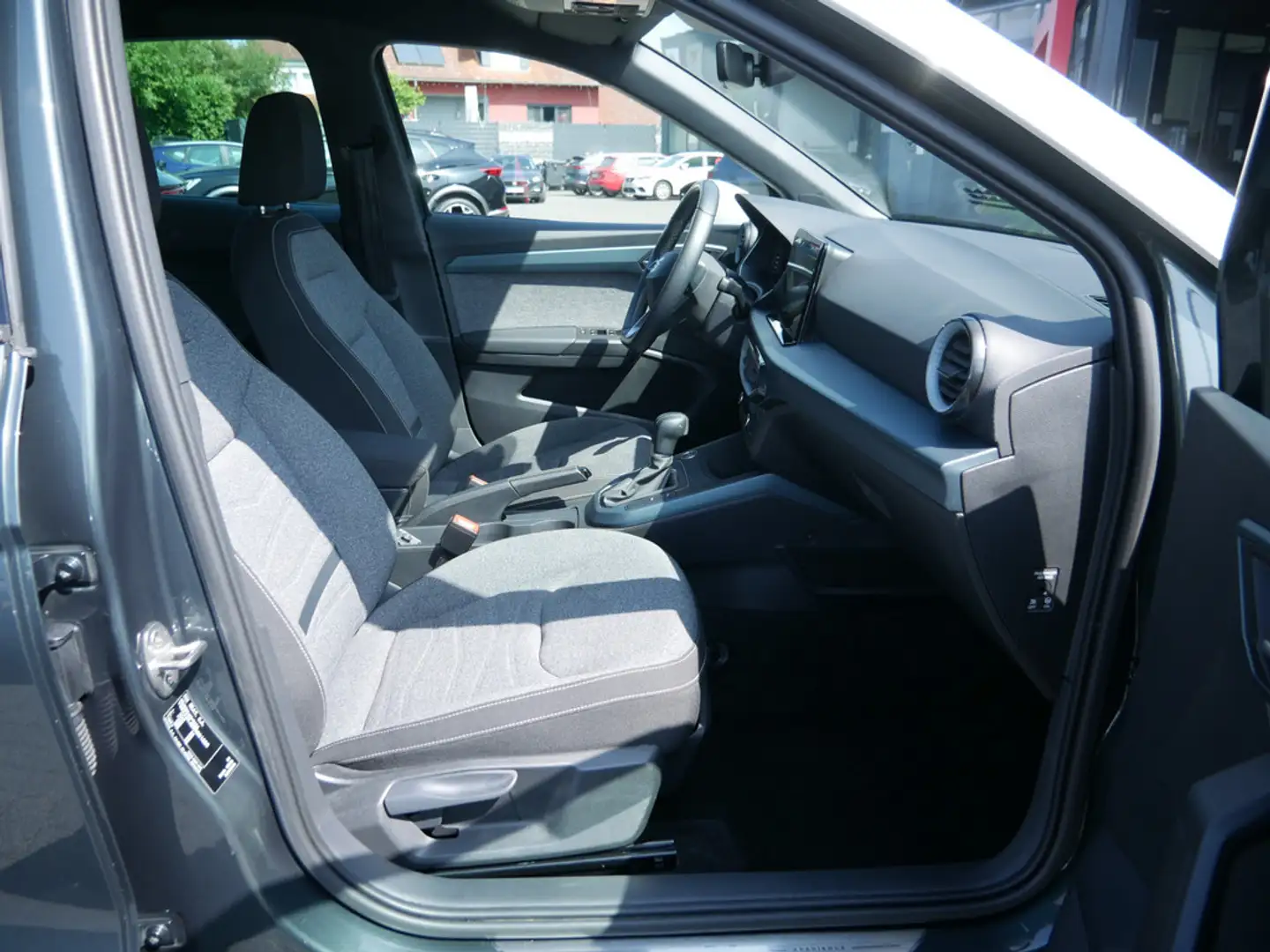 SEAT Arona 1.0 TSI Xperience DSG 18"-LM FACEL. LED Grün - 2