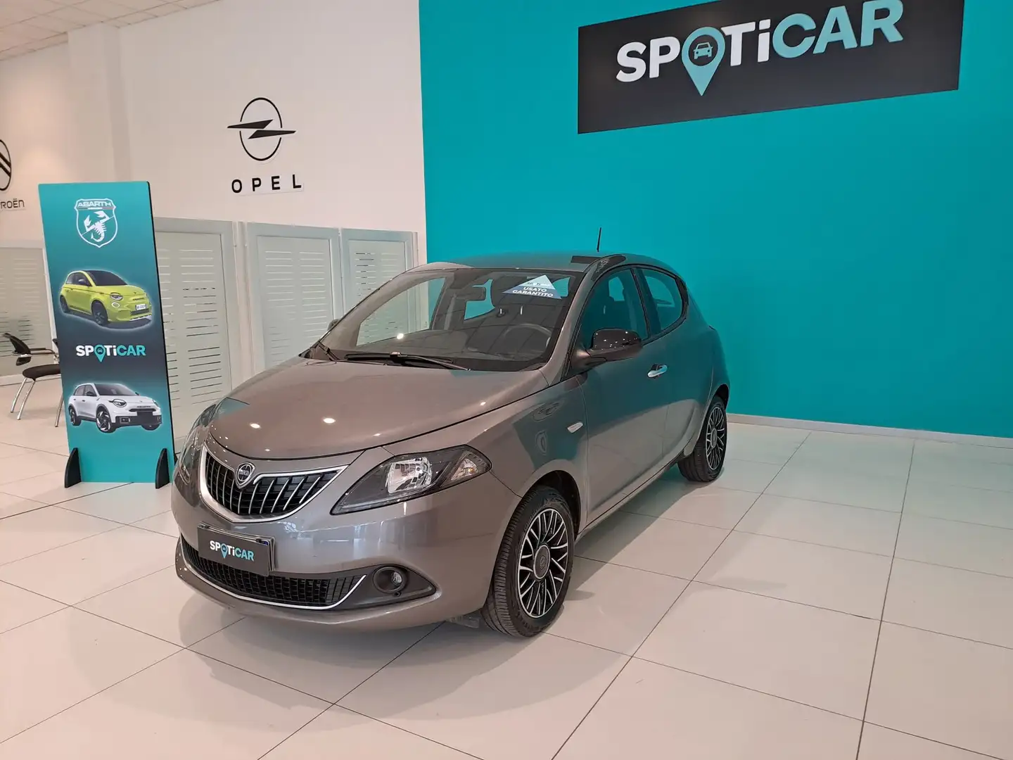 Lancia Ypsilon 1.0 FireFly 5 porte S&S Hybrid Platino Gris - 1