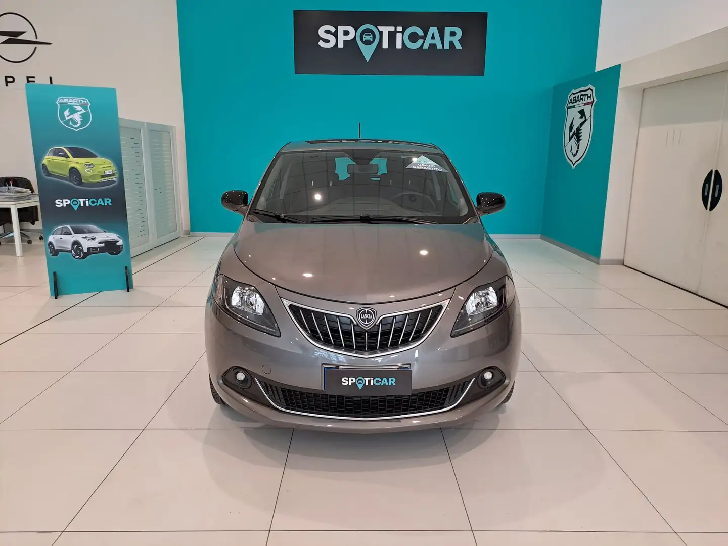 Lancia Ypsilon 1.0 FireFly 5 porte S&S Hybrid Platino Gris - 2