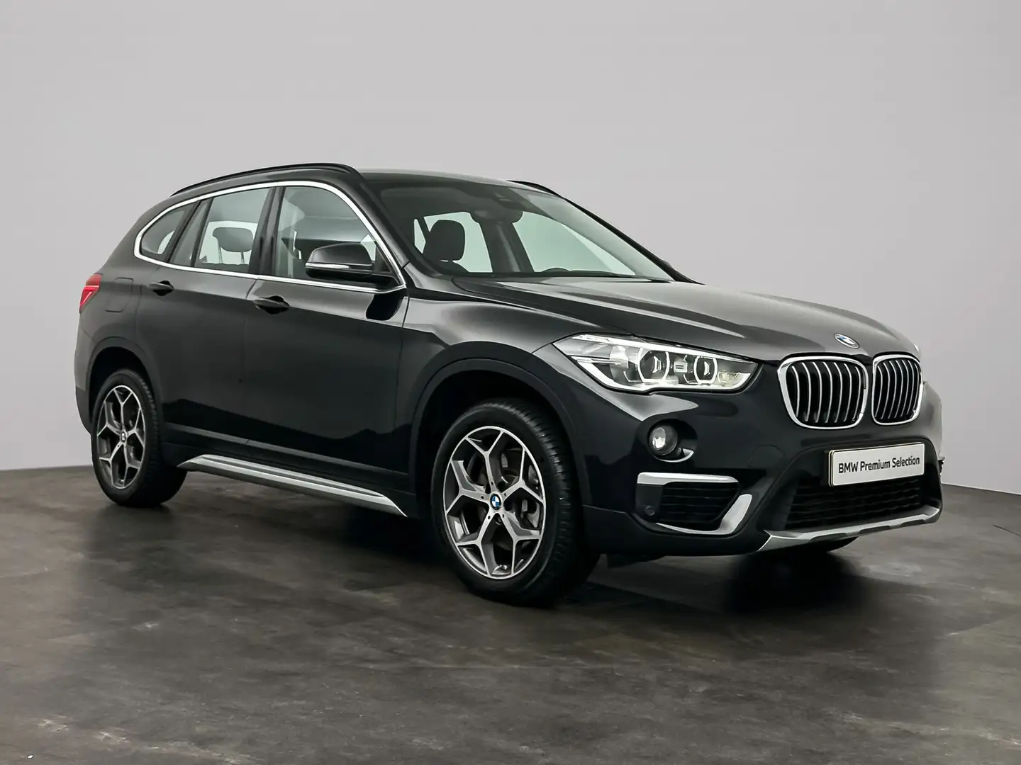 BMW X1 sDrive20i Orange Edition III | Trekhaak met afneem Noir - 2
