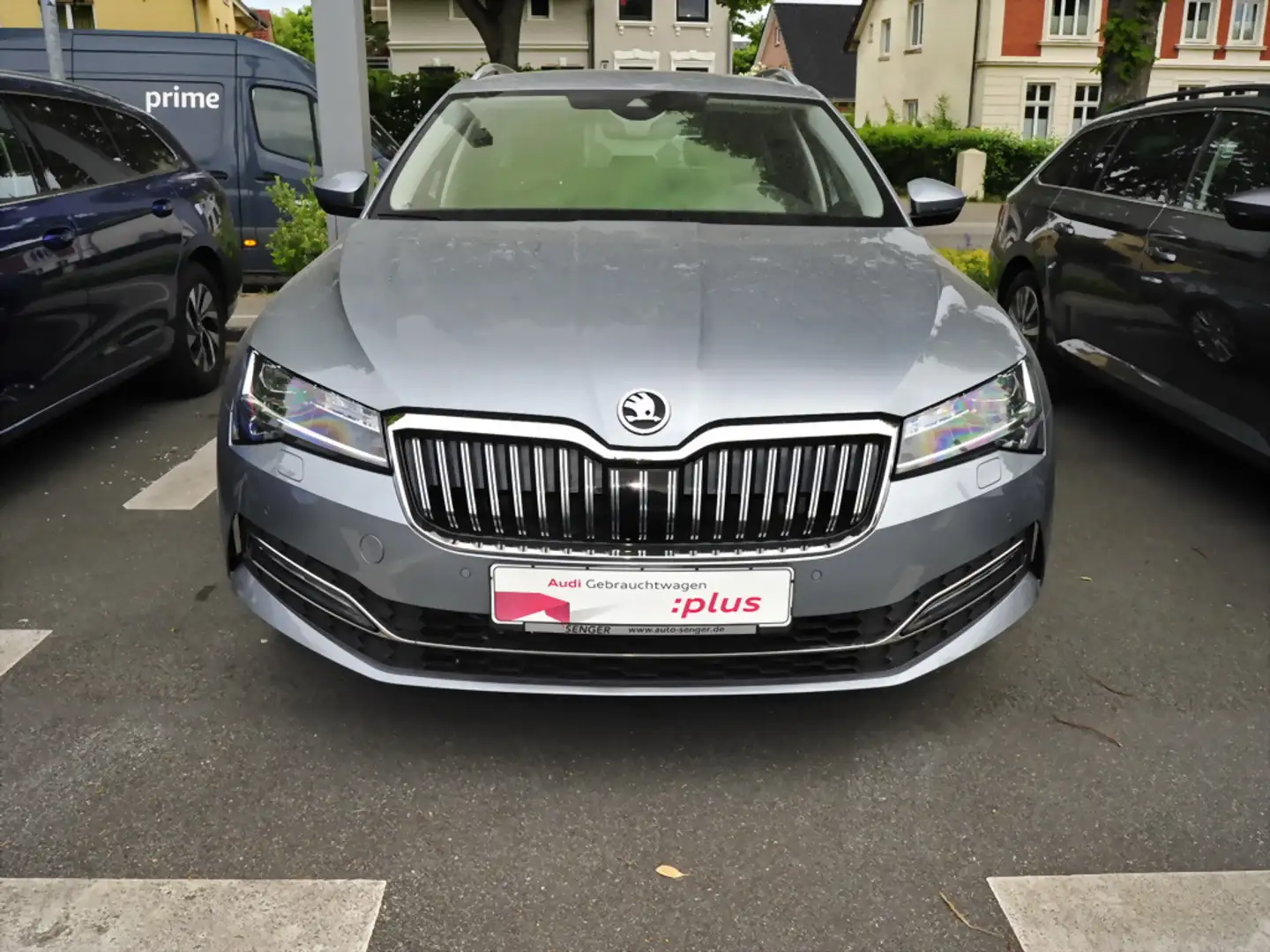Skoda Superb Combi 2.0 TDI Style Navi Matrix AHK ACC Grau - 2