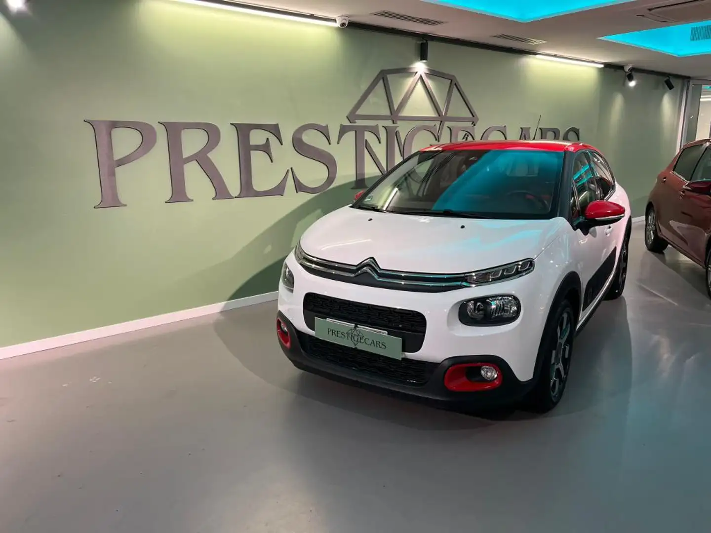 Citroen C3 1.2 puretech Feel 82cv neopatentati Bianco - 1