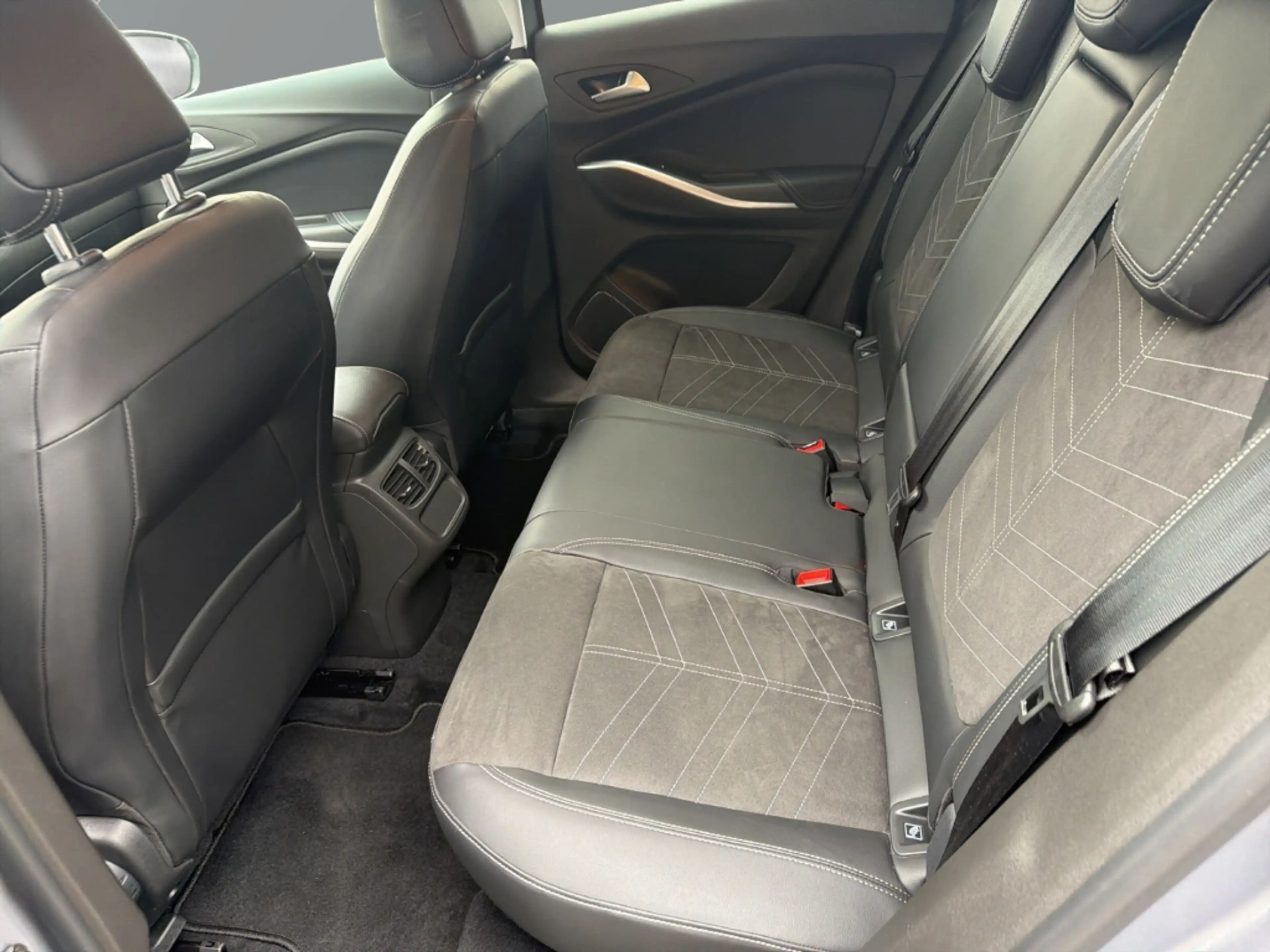 Opel Grandland Ultimate 1.2 Turbo 130PS Keyless LenkradHZG SHZ 36 — photo 12