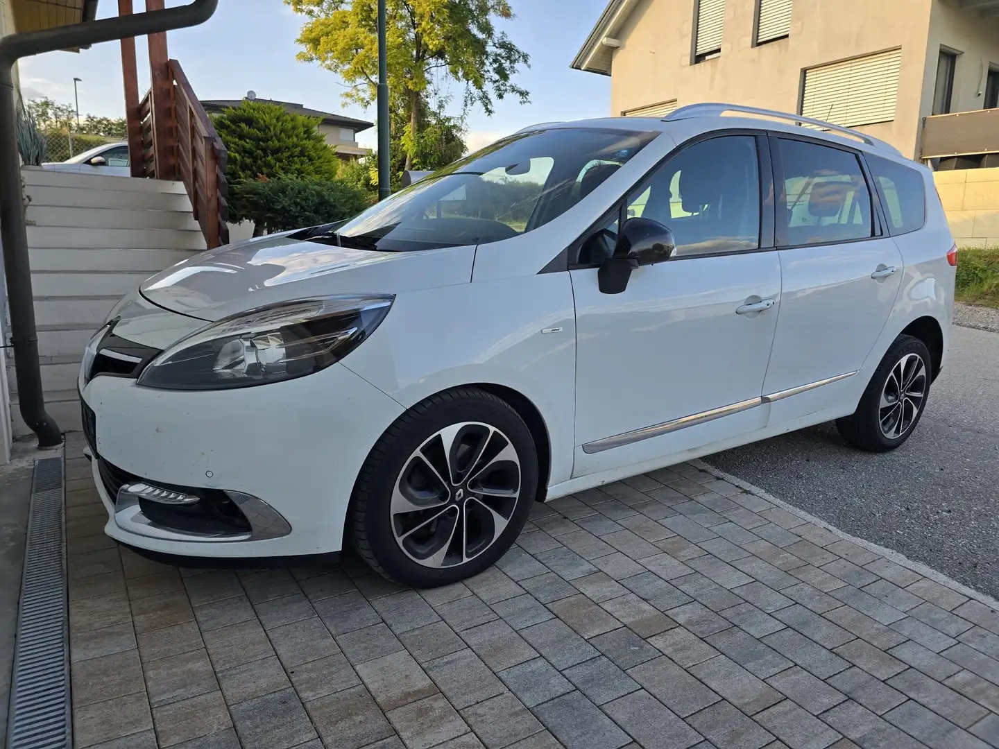 Renault Grand Scenic Grand Scénic dCi 130 Euro 6 Bose Edition Weiß - 2