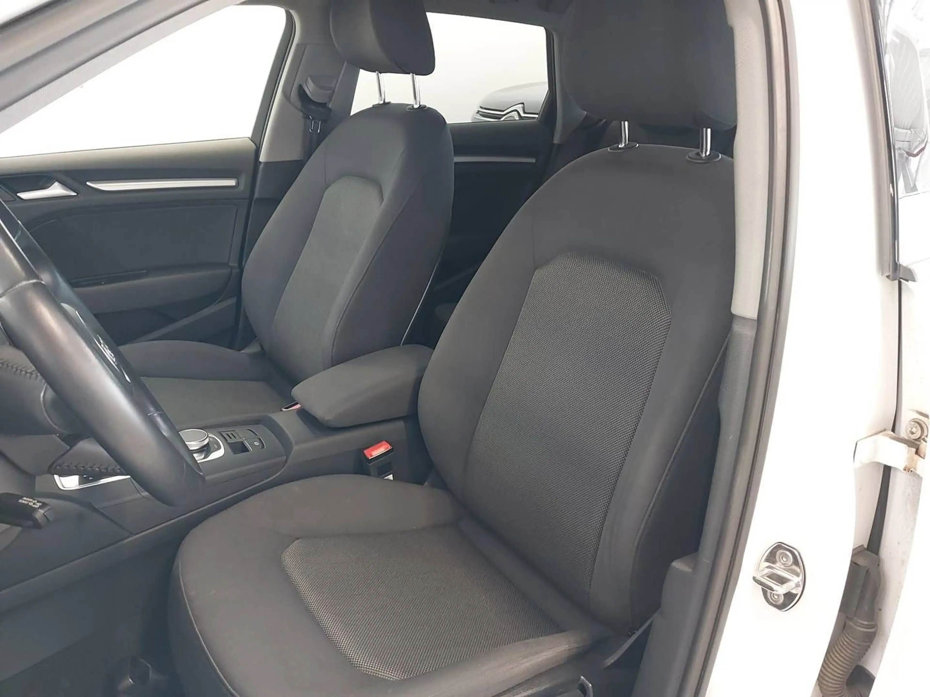 Audi A3 Sportback e-tron *LED*Navi*Volldigital*SHZ* — photo 11