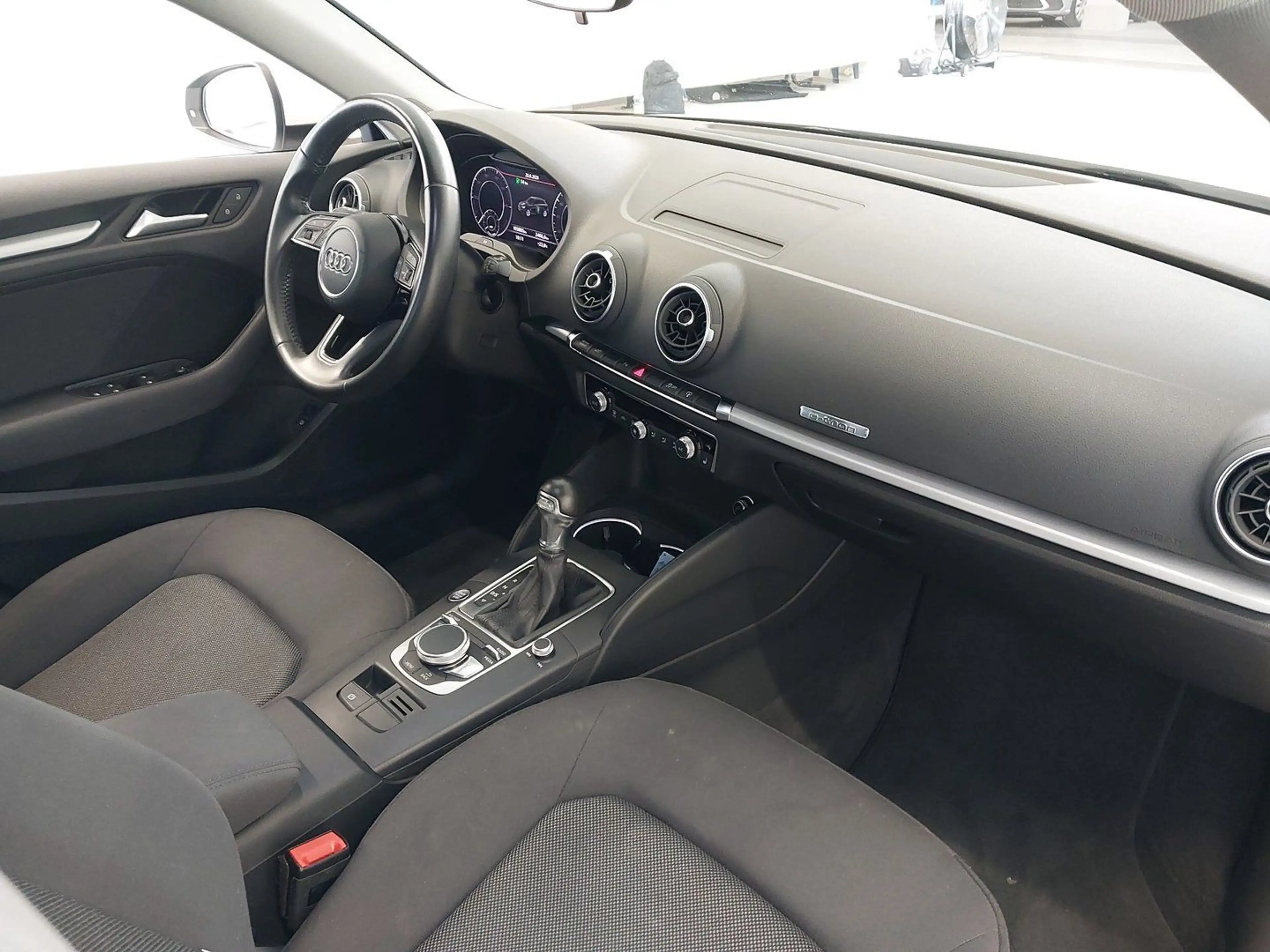 Audi A3 Sportback e-tron *LED*Navi*Volldigital*SHZ* — photo 10