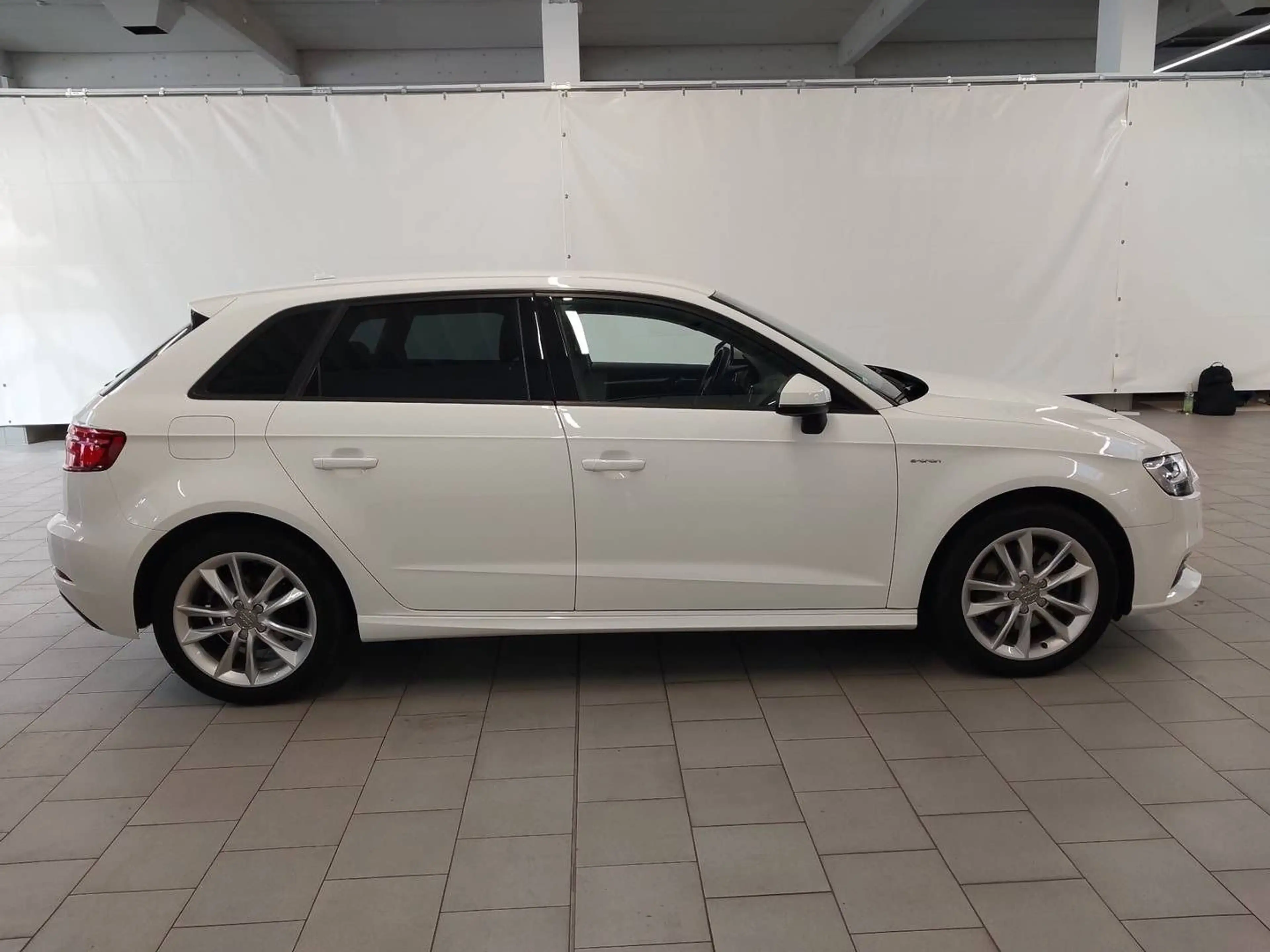 Audi A3 Sportback e-tron *LED*Navi*Volldigital*SHZ* — photo 5