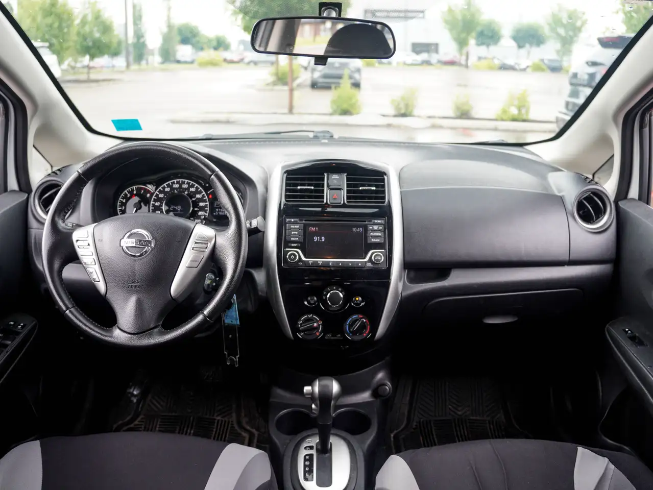 Nissan Versa photo Nissan Versa