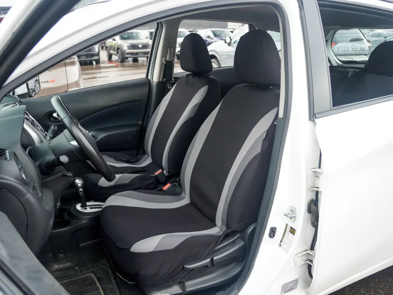 Nissan Versa photo Nissan Versa