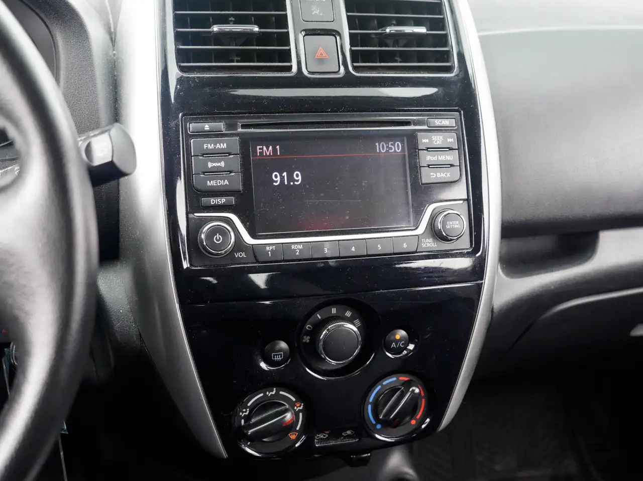 Nissan Versa photo Nissan Versa