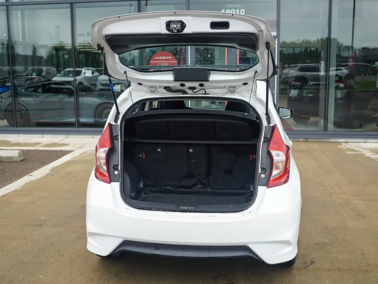 Nissan Versa photo Nissan Versa
