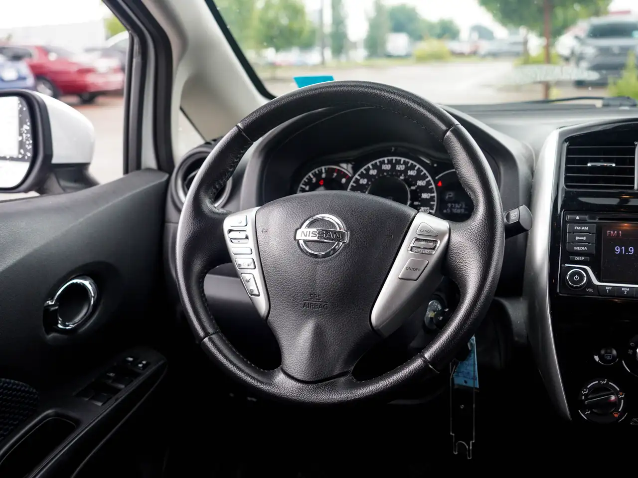 Nissan Versa photo Nissan Versa