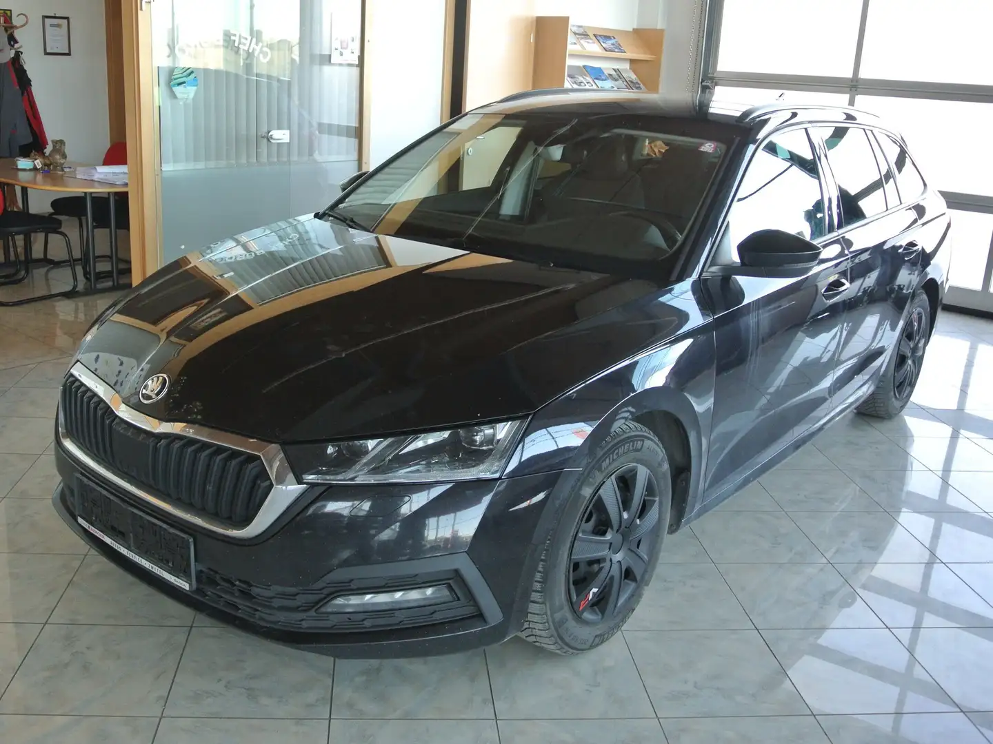 Skoda Octavia Ambition Schwarz - 1