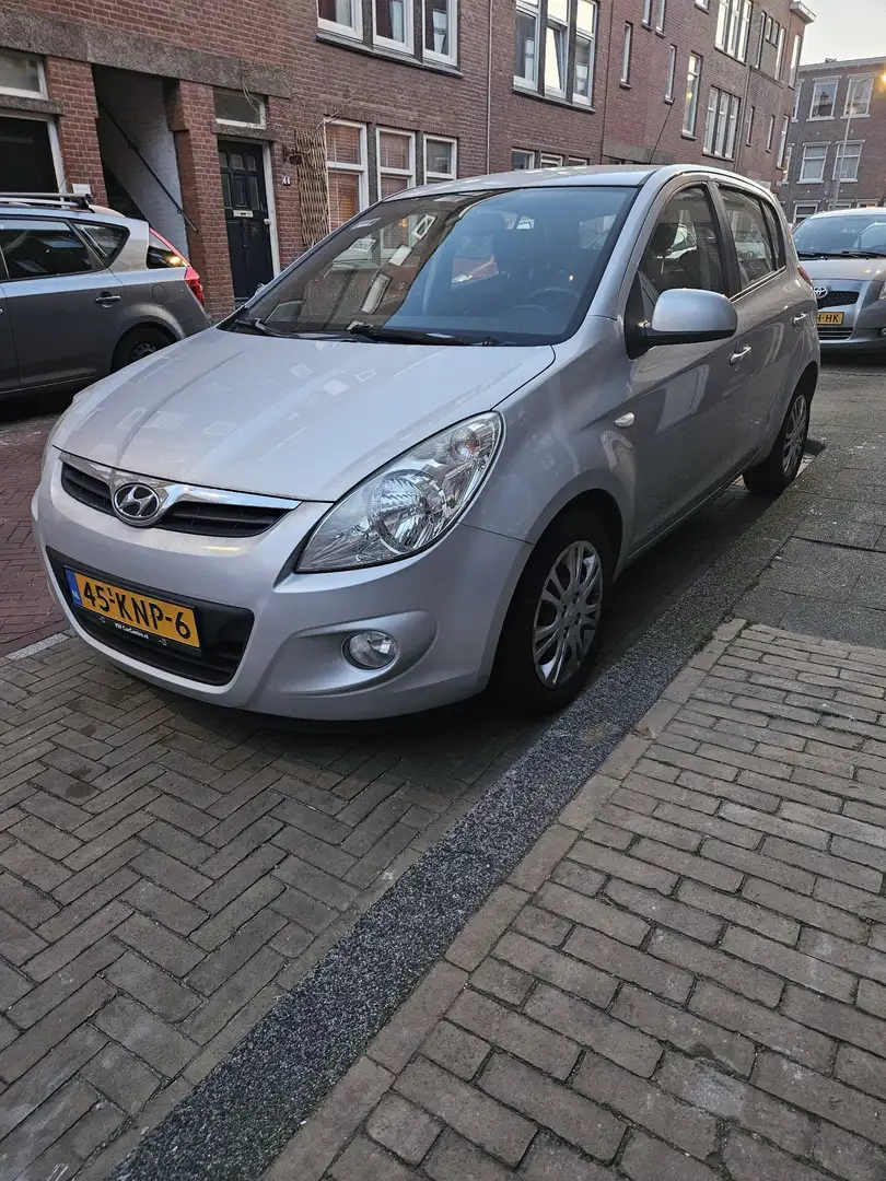 Hyundai i20 1.2i Dynamic Argintiu - 2