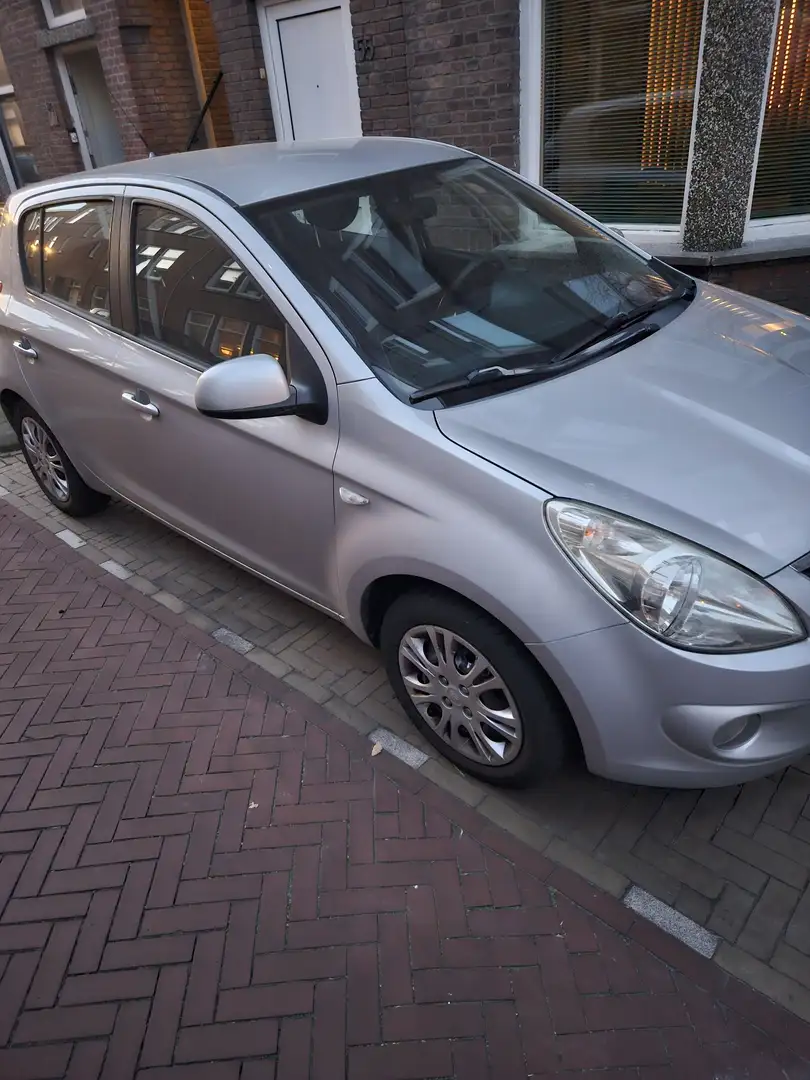 Hyundai i20 1.2i Dynamic Argintiu - 1