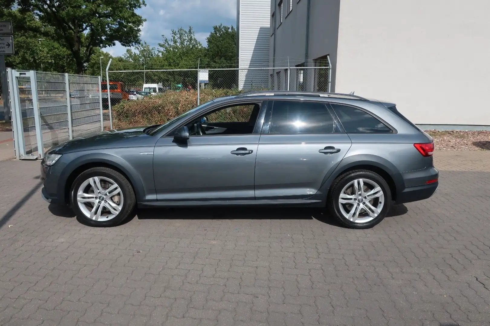 Audi A4 allroad quattro 1.Hand / ACC / SHD/SHZ/FN:137 Gri - 2