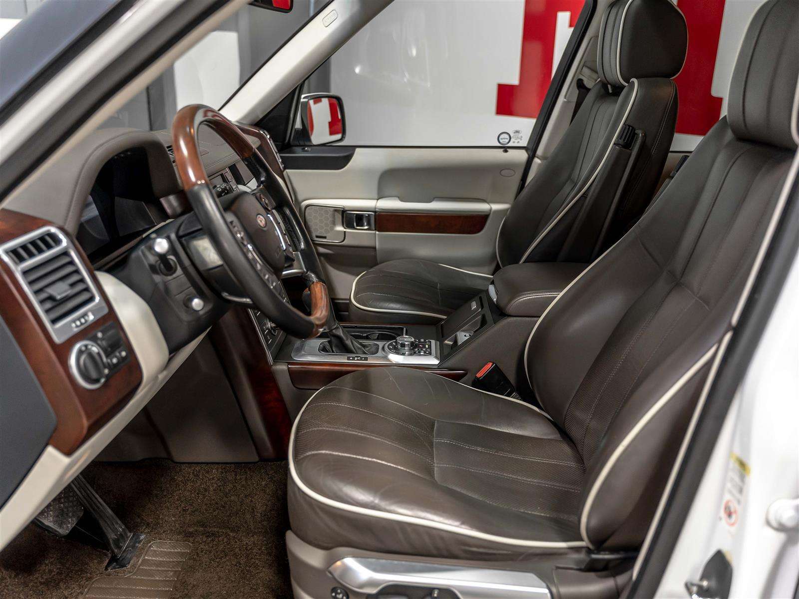 2011 Land Rover Range Rover HSE|5.0L V8|Rear Entertainment|Extensive Dealer Se thumb 6
