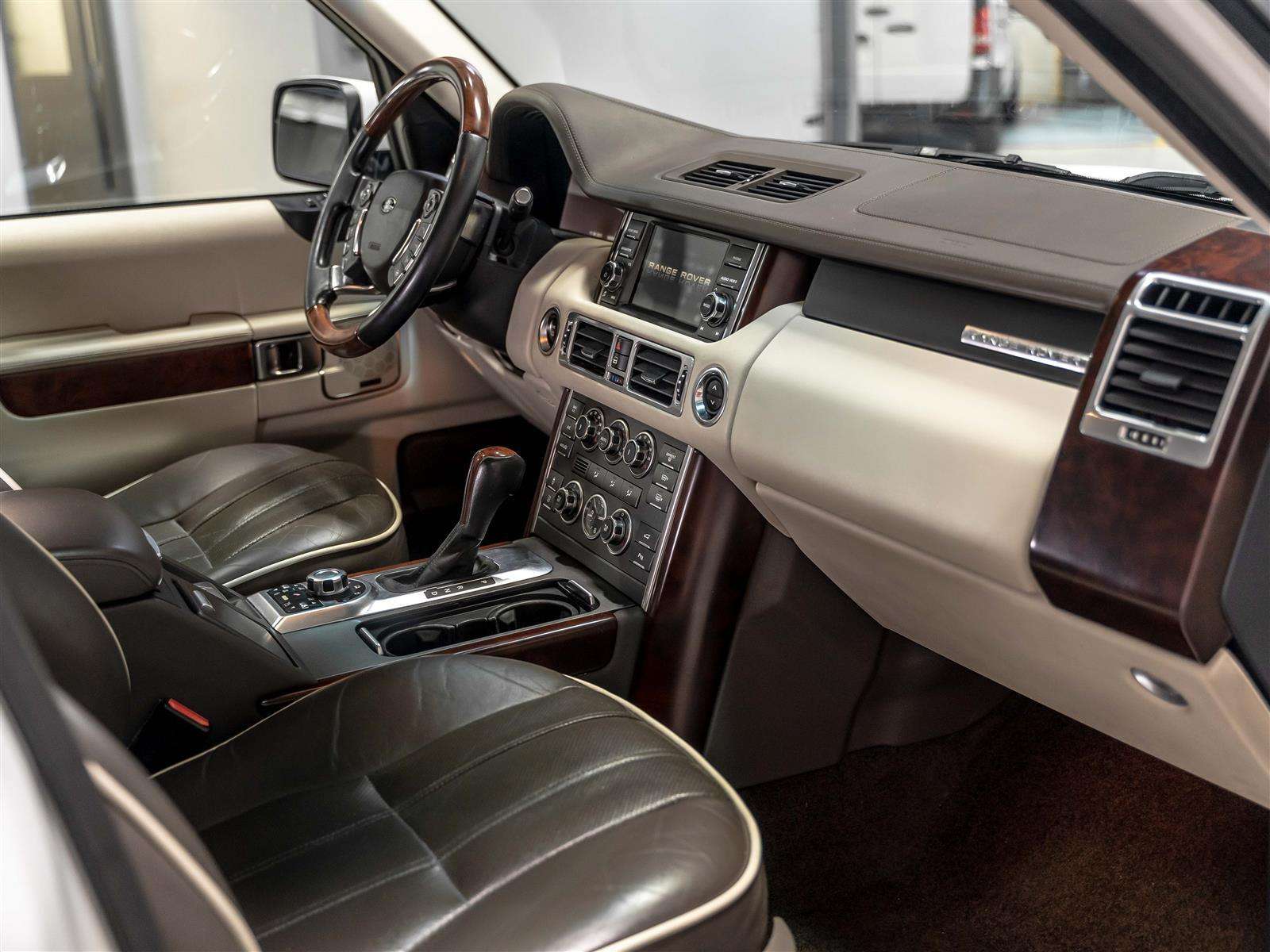 2011 Land Rover Range Rover HSE|5.0L V8|Rear Entertainment|Extensive Dealer Se thumb 9