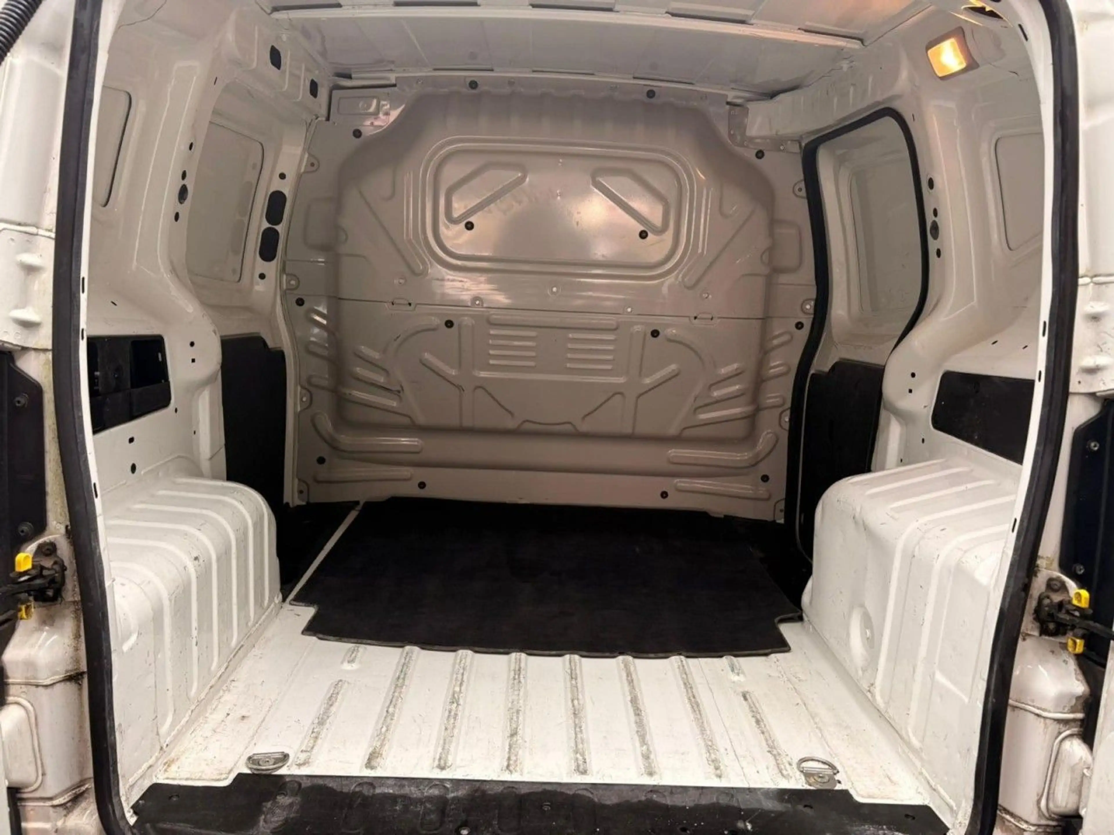 Fiat Fiorino 8-Fach USB — photo 7