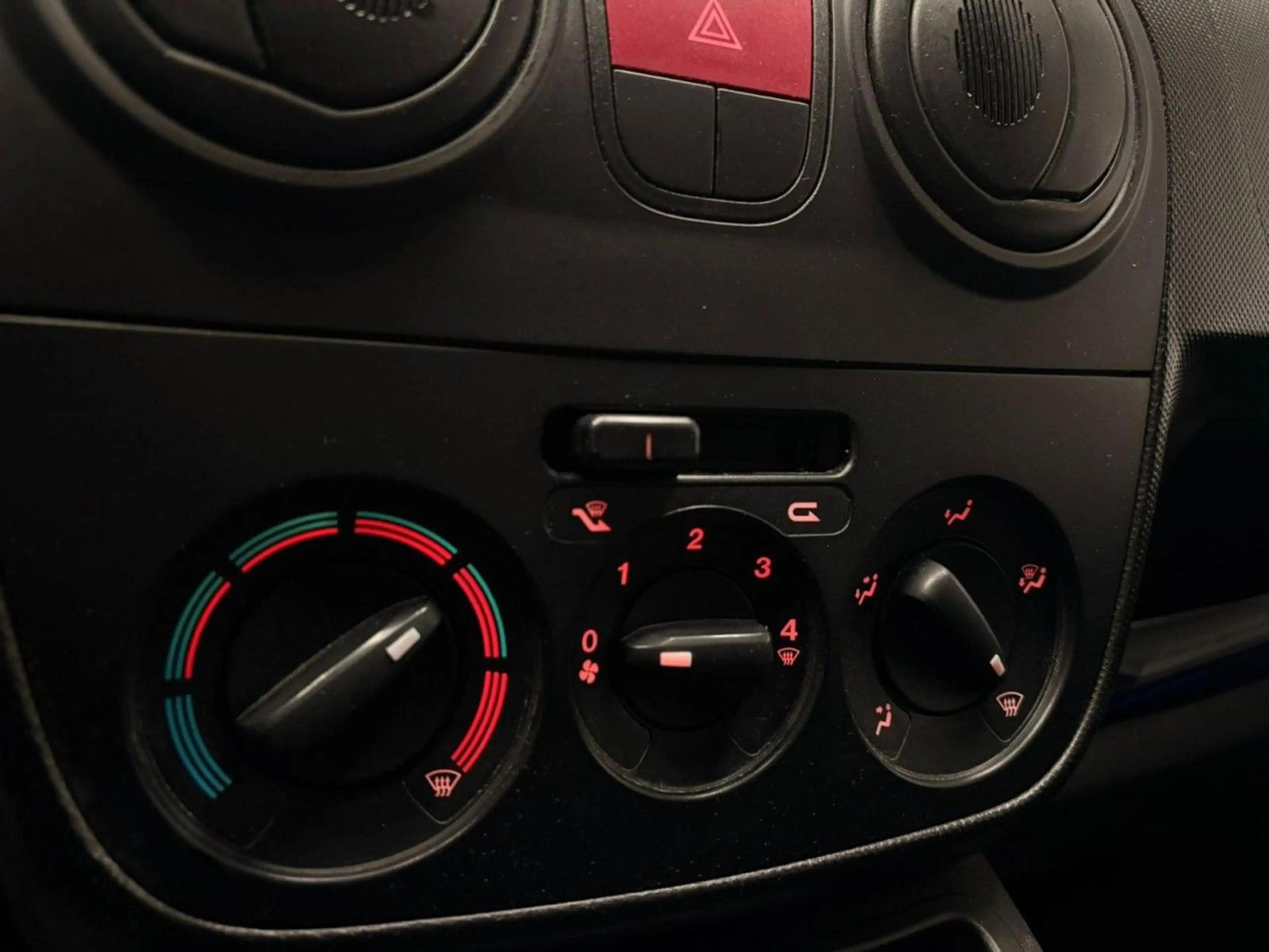 Fiat Fiorino 8-Fach USB — photo 12
