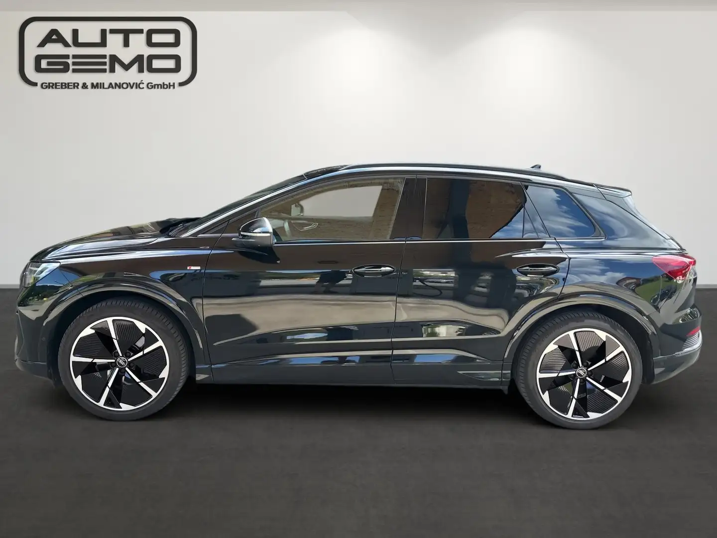 Audi Q4 e-tron 45 e-tron quattro S-Line AHK Schwarz - 2