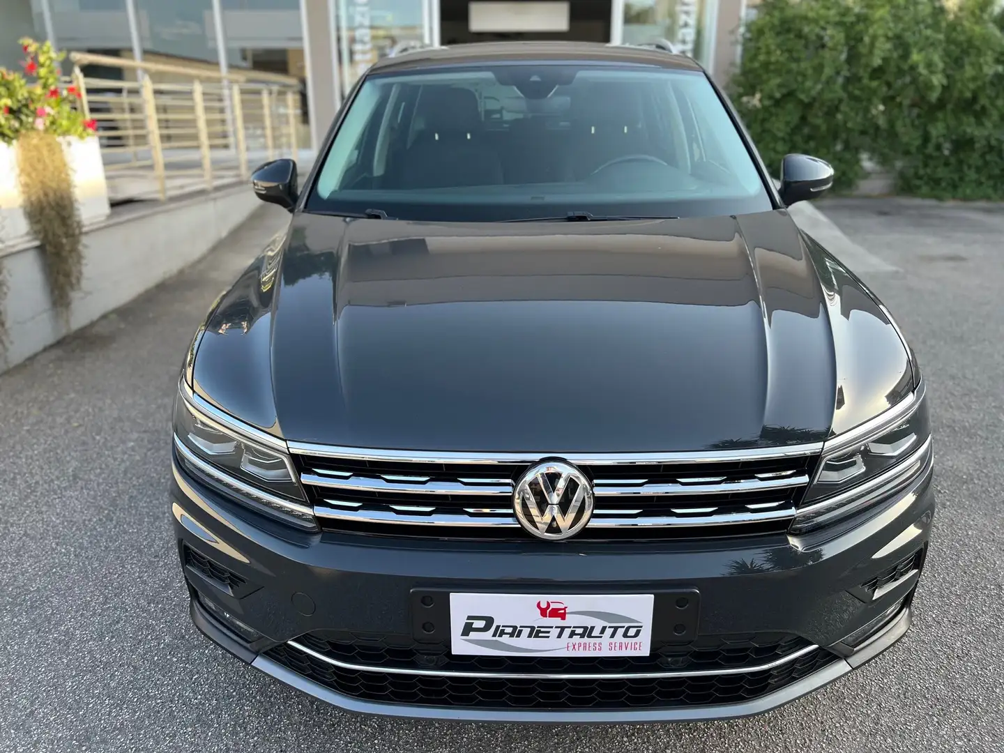 Volkswagen Tiguan 2.0 TDI Advanced 150cv dsg LED/VIRTUAL/CAMERA/18; Gris - 2