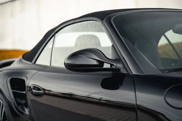 Porsche 911 view 21