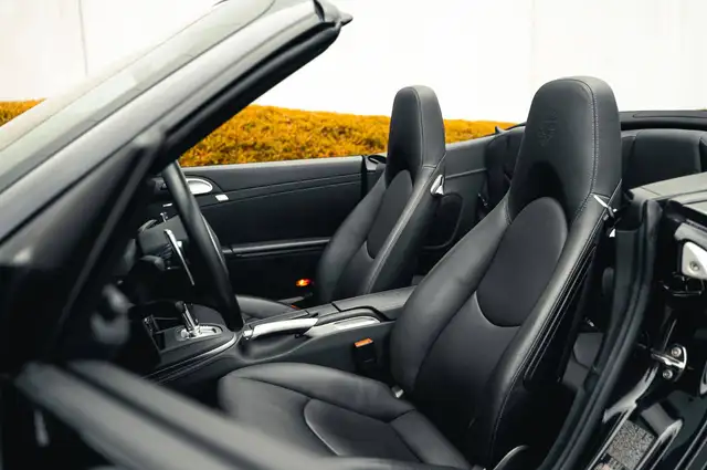 Porsche 911 view 8