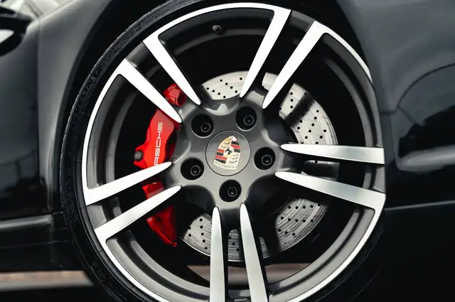 Porsche 911 view 18