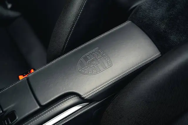 Porsche 911 view 13